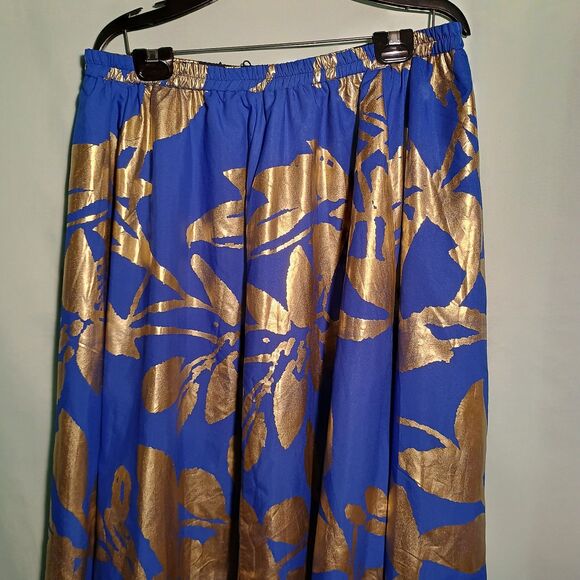 Two sides Skirt, Royal blue and Gold on one side Black and Gold on the other. - Picture 2 of 6
